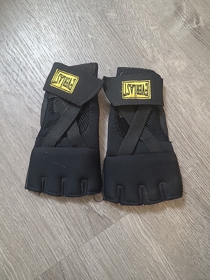 Everlast Martial Arts Sparring Gloves Boxing Karate MMA Size Large