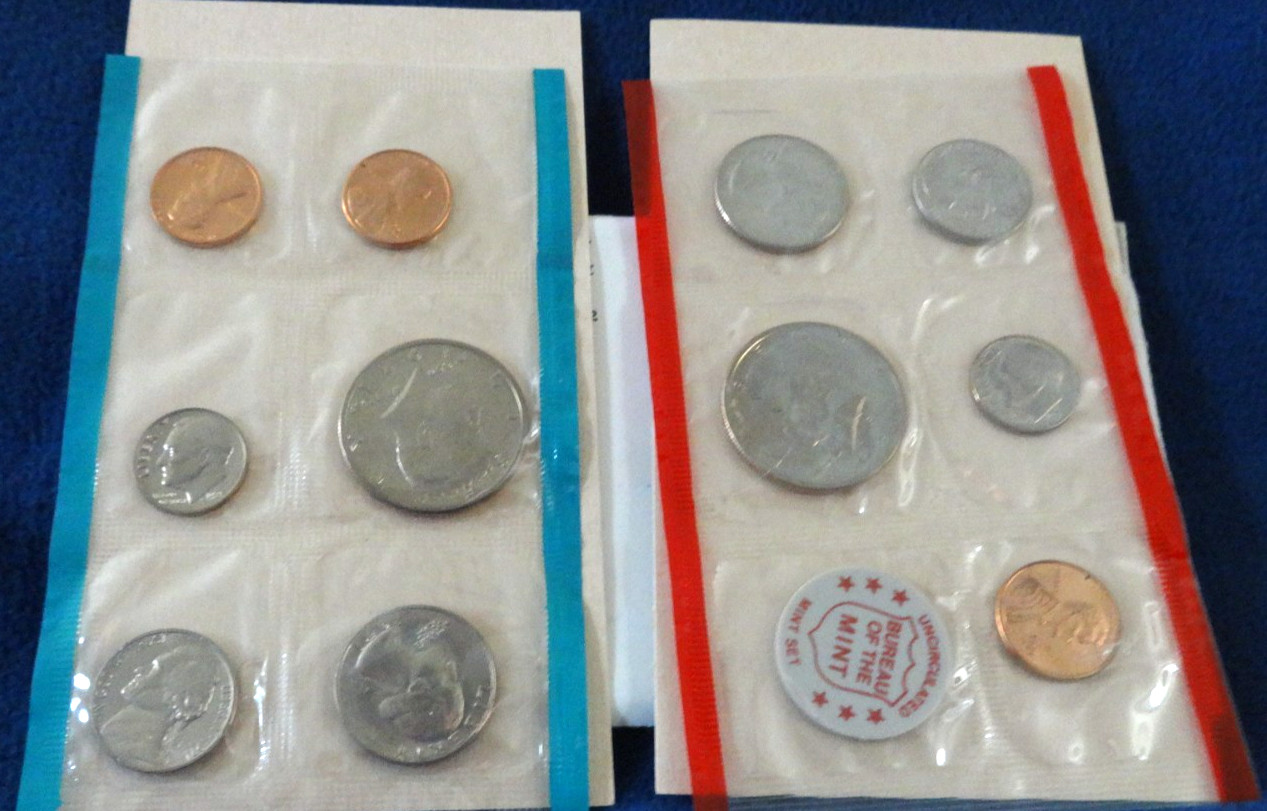 1971-P&D-MINT SET-WITH TWO MINTSTATE-KENNEDY HALVES- ORIG GOVT. PACKAGING. #1695