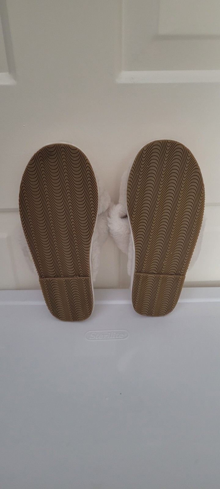 Averie Fluffy Crossover Slippers