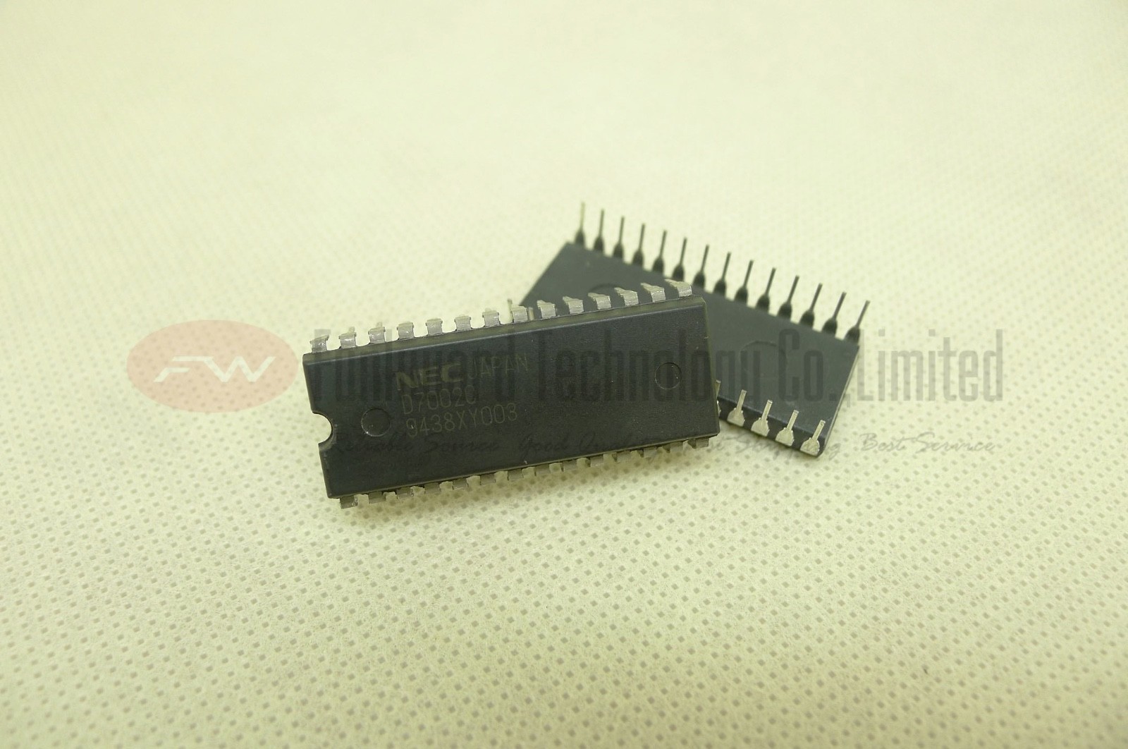 UPD7002 D7002C 12-Bit Binary A/D Converter PDIP28 x 1PC NEW