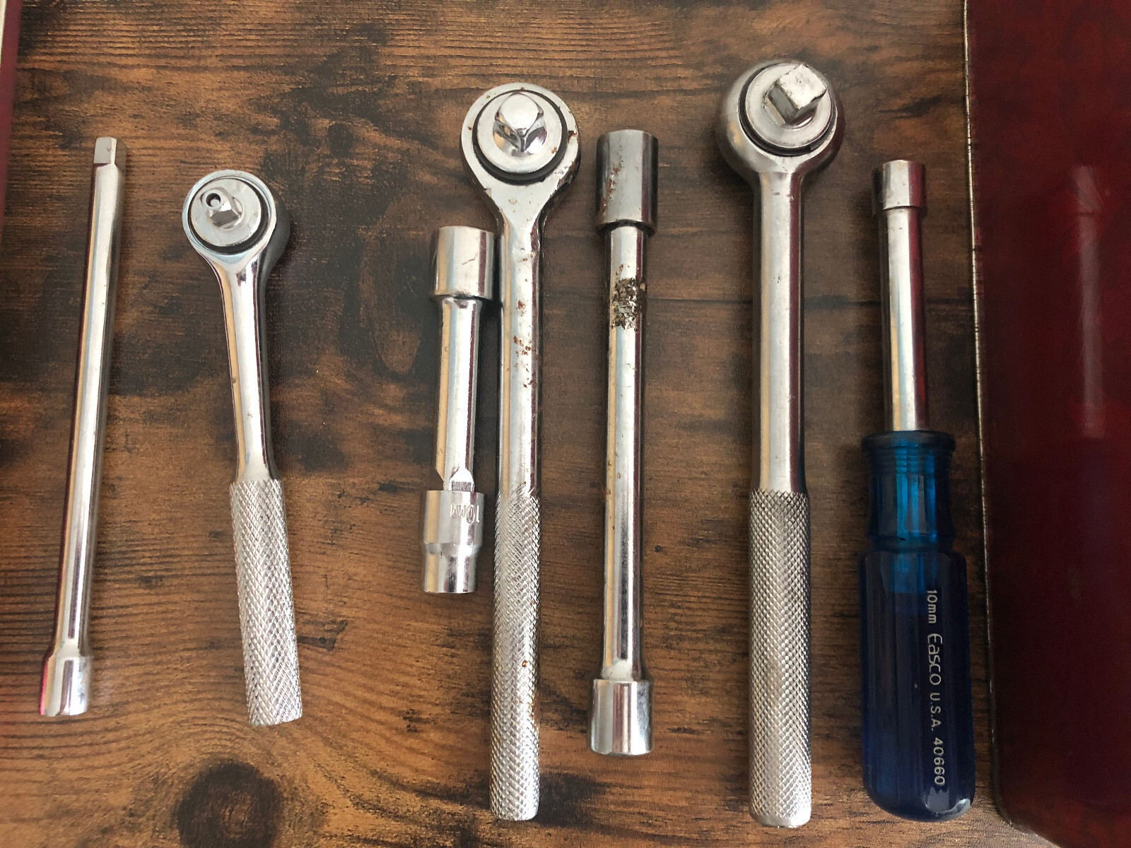 Various Small Tools including Ratchets, Nut Driver & Lug Nuts (See Description)