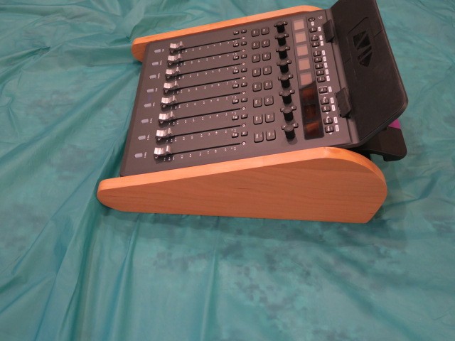 Avid S1 8 Fader Desktop Control Surface with Studio Talk Stand