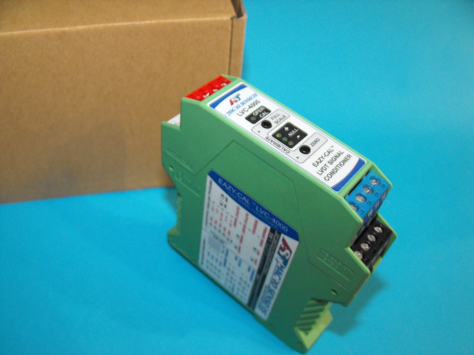 EASY-CAL LVC-4000.LVDT SIGNAL CONDITIONER.Macro Sensors.USED