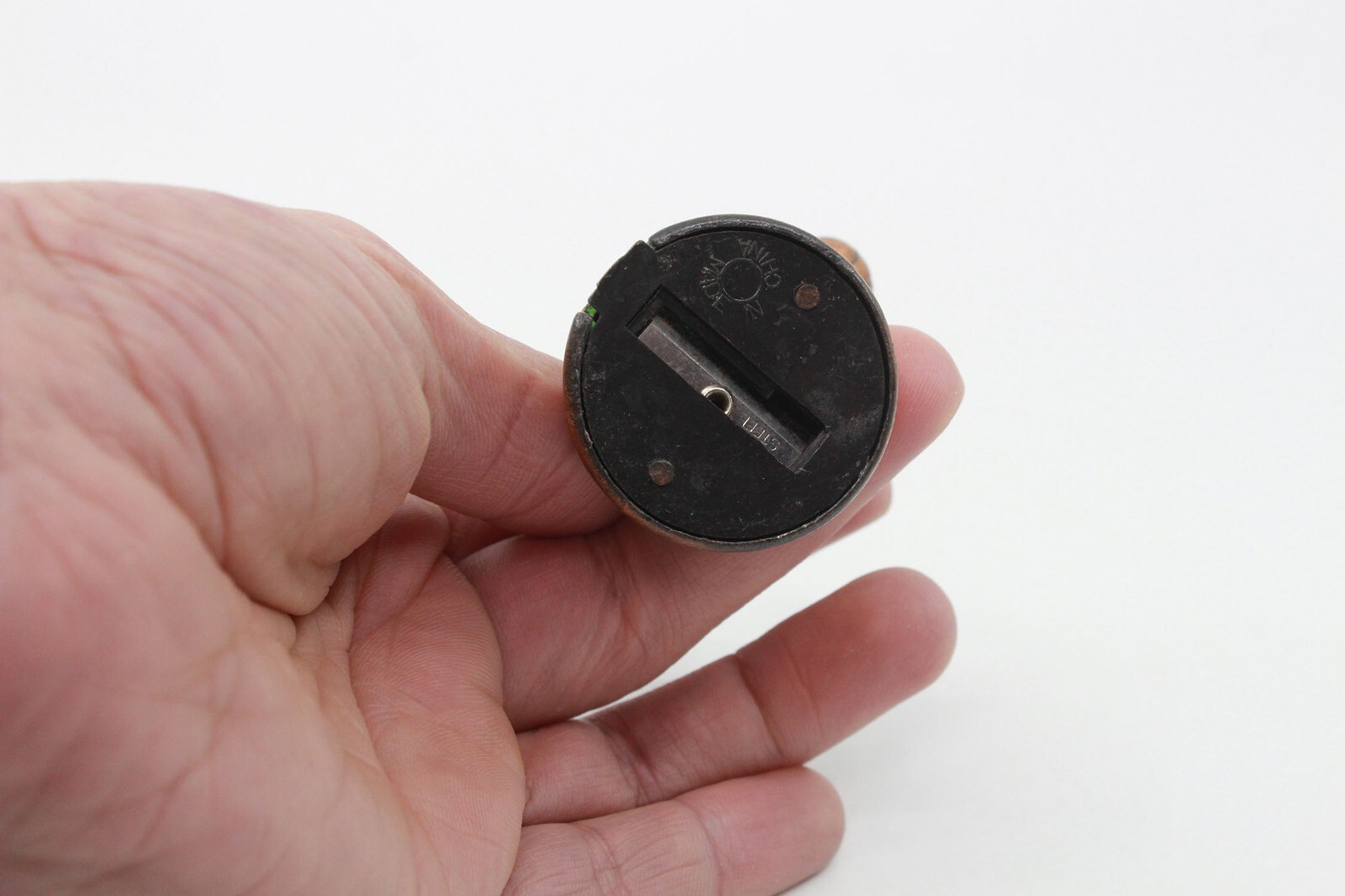 BASKETBALL PLAYER Metal Die Cast Pencil Sharpener Figurine