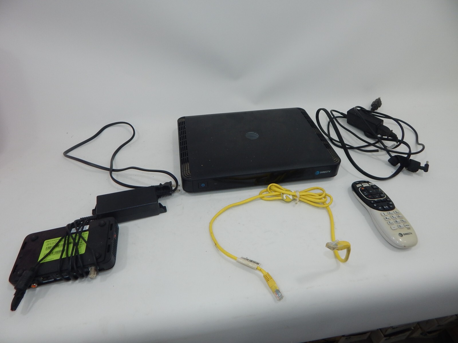 DirecTV HR54-200 Digital Satellite Receiver DVR Genie + C41-100 + Remote + Cords