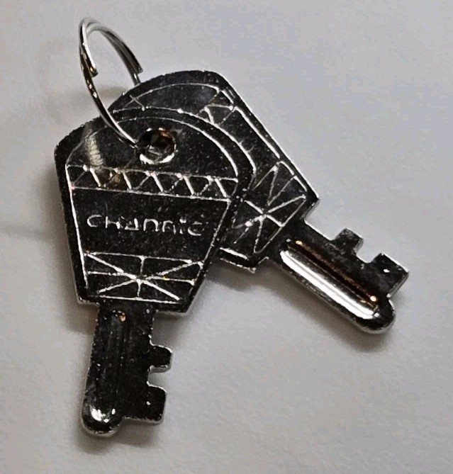 2 VINTAGE CHANNIC KEYS
