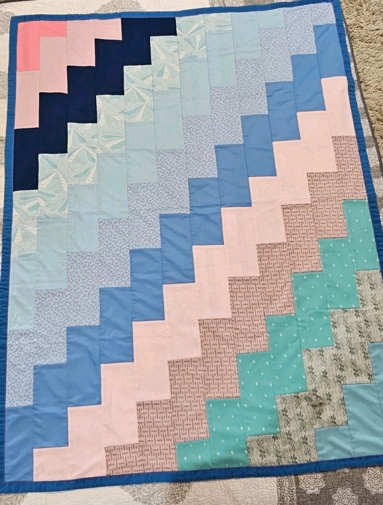 Vtg Chevron Zig Zag Fat Quarter Stair-step Pattern Quilt 78"×60" LG Lap blanket