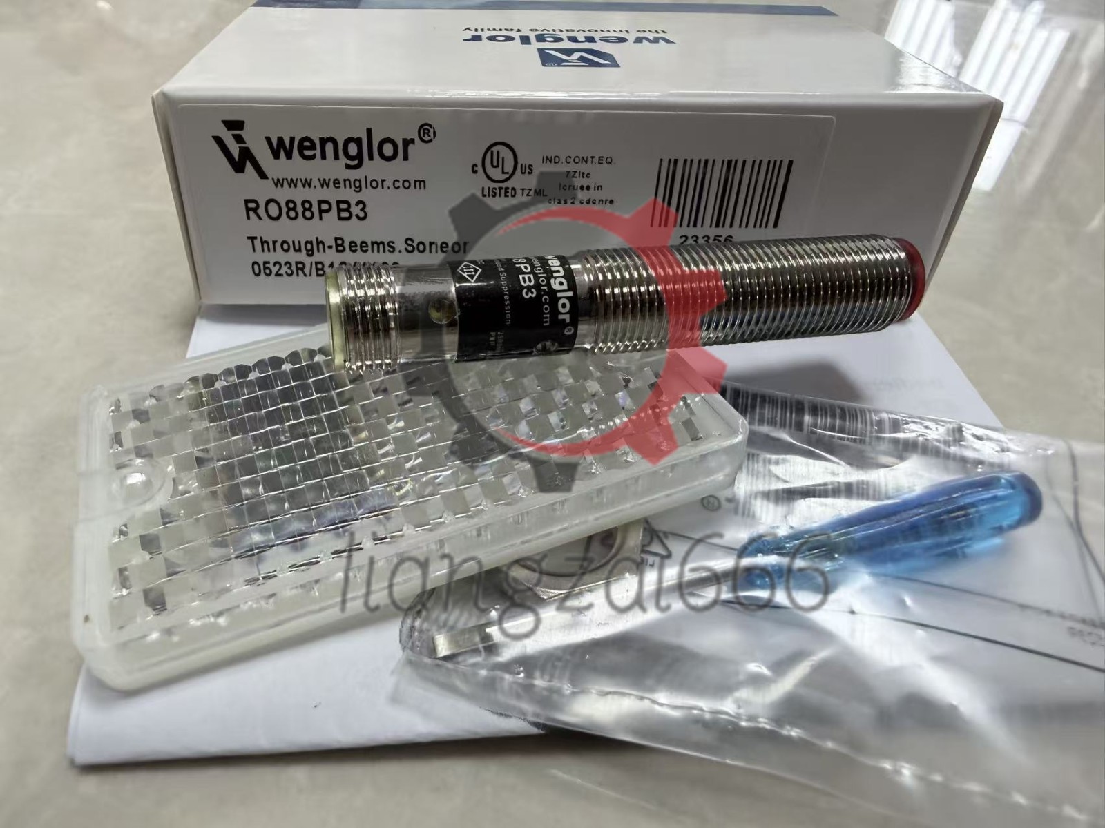 New In Box WENGLOR RO88PB3 Reflex Sensor