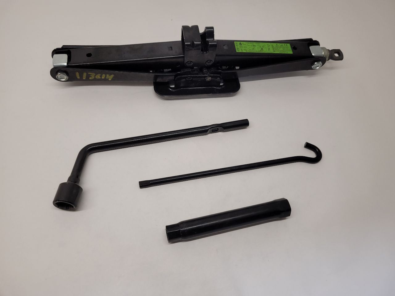 2016-2020 KIA SORENTO Scissor Spare Tire Jack w Tools 09110C5000   