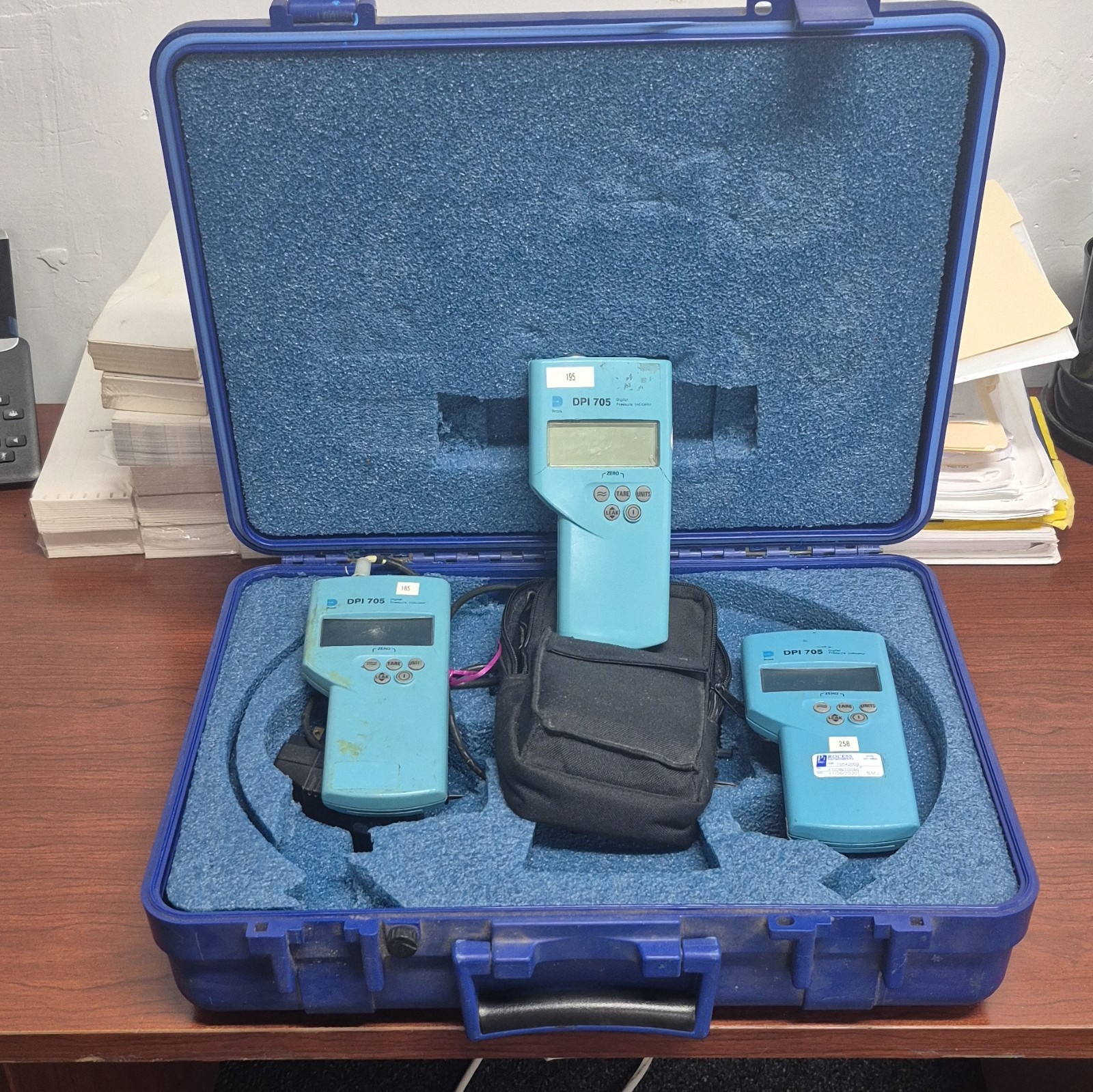 Druck DPI 705 Pressure Indicators 2- 300 & 1- 3000 psi w/ Case