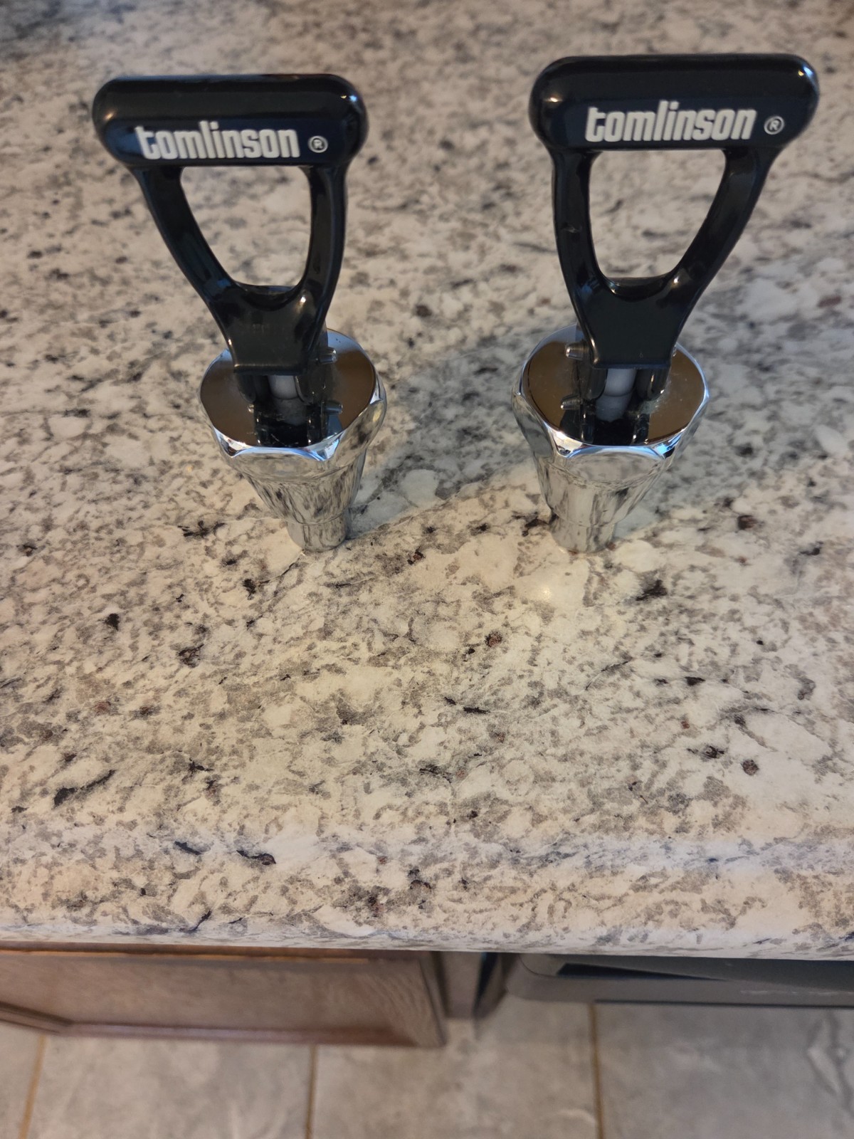 tomlinson faucet for coffee urns. Chrome plated brass body/bonnet. New seals