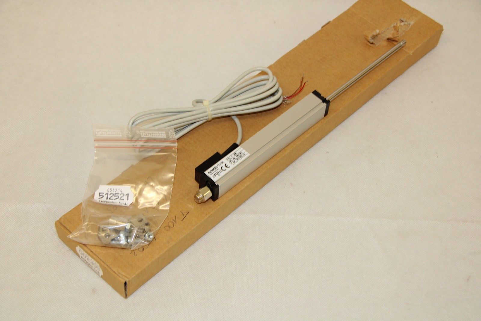 Novotechnik T100 displacement transducer