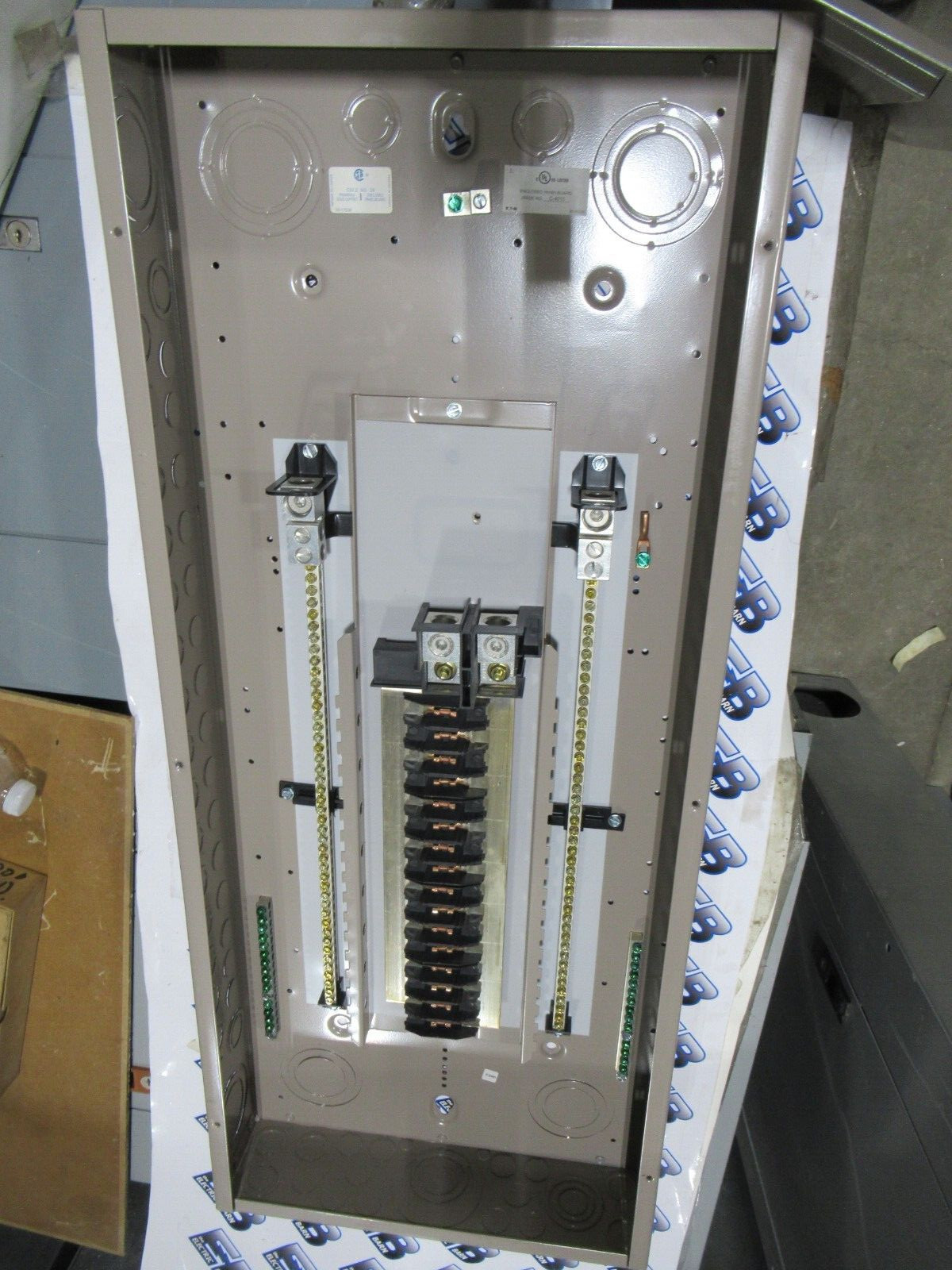 Eaton CHNL32PN125 Loadcenter 125A MLO 120/240V 1PH3W 32/64 CKT CU -E3356-NEW-B