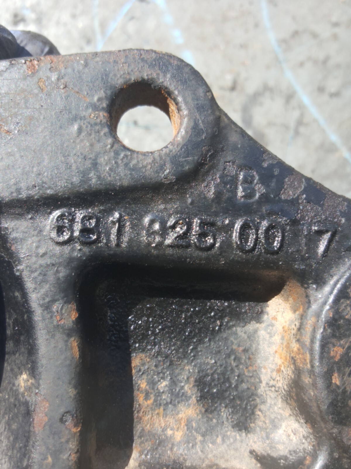 FREIGHTLINER LEAF SPRING BRACKET 6813250017