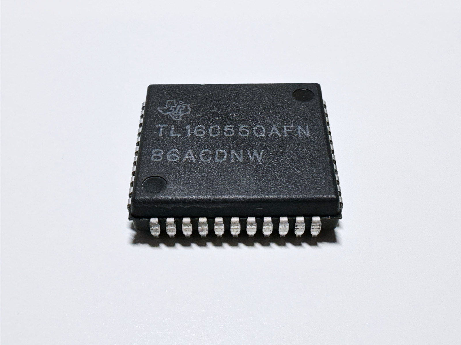 TL16C550AFN Texas Instruments Single UART with 16 Byte FIFOs PLCC-44