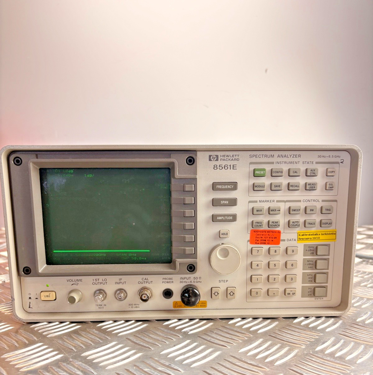 HP 8561E Spectrum Analyzer 30Hz-6.5GHz RF Microwave Analyzer Powers On