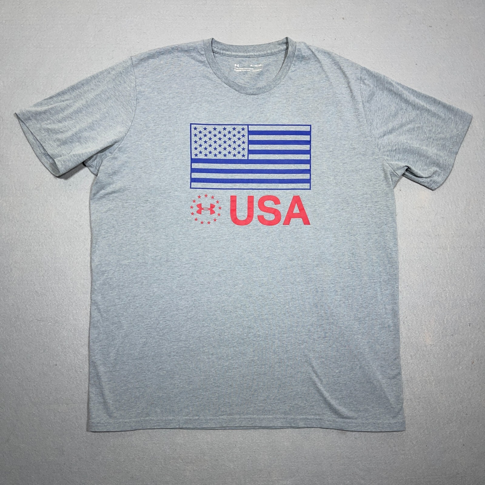 Under Armour Shirt Men Sz XL HeatGear Crew Neck Shirt Loose Activewear Flag Gray