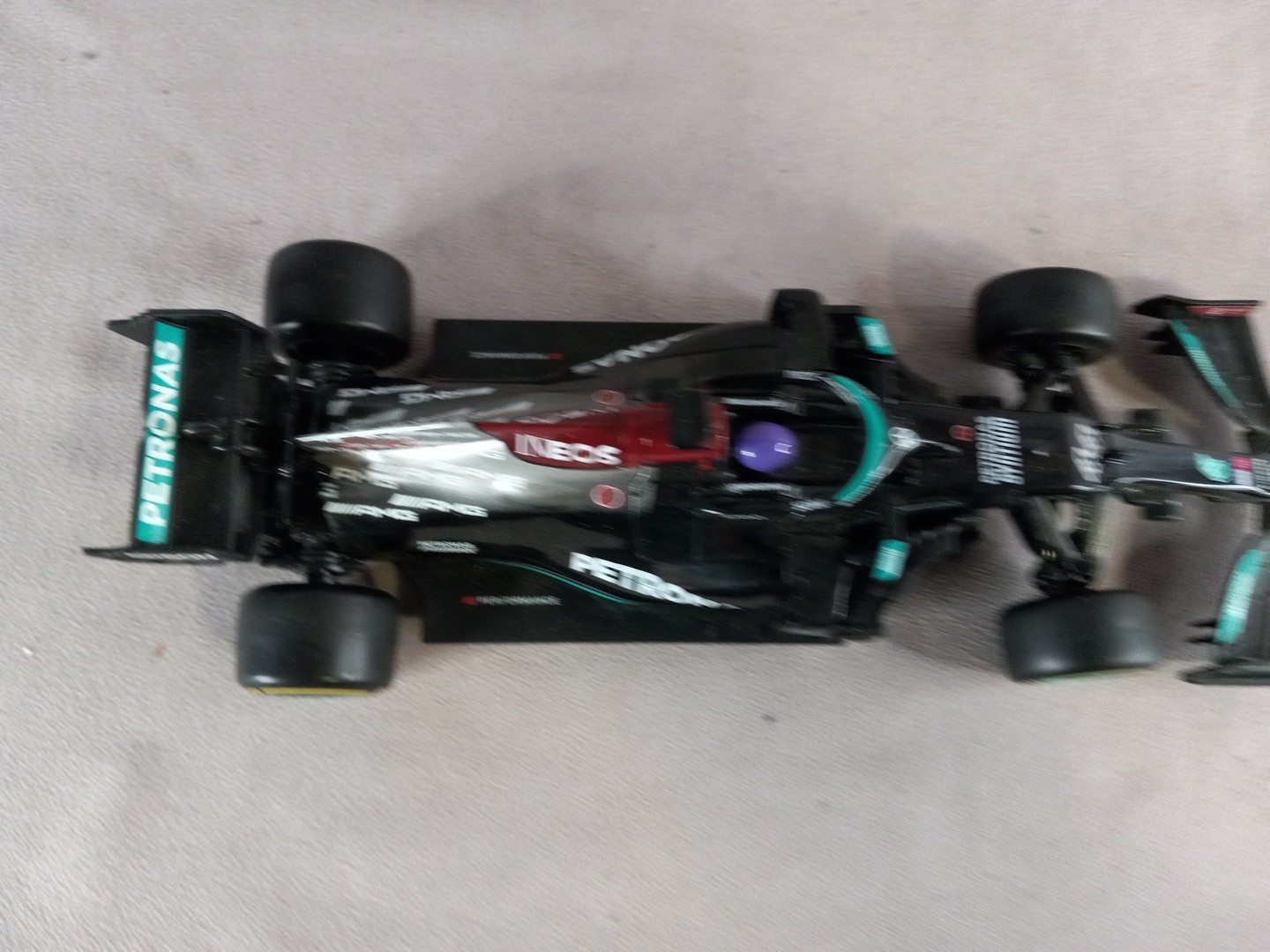 Mercedes Benz AMG F1 W12 E Performance Lewis Hamilton #44 Black 1:24 RC Maisto