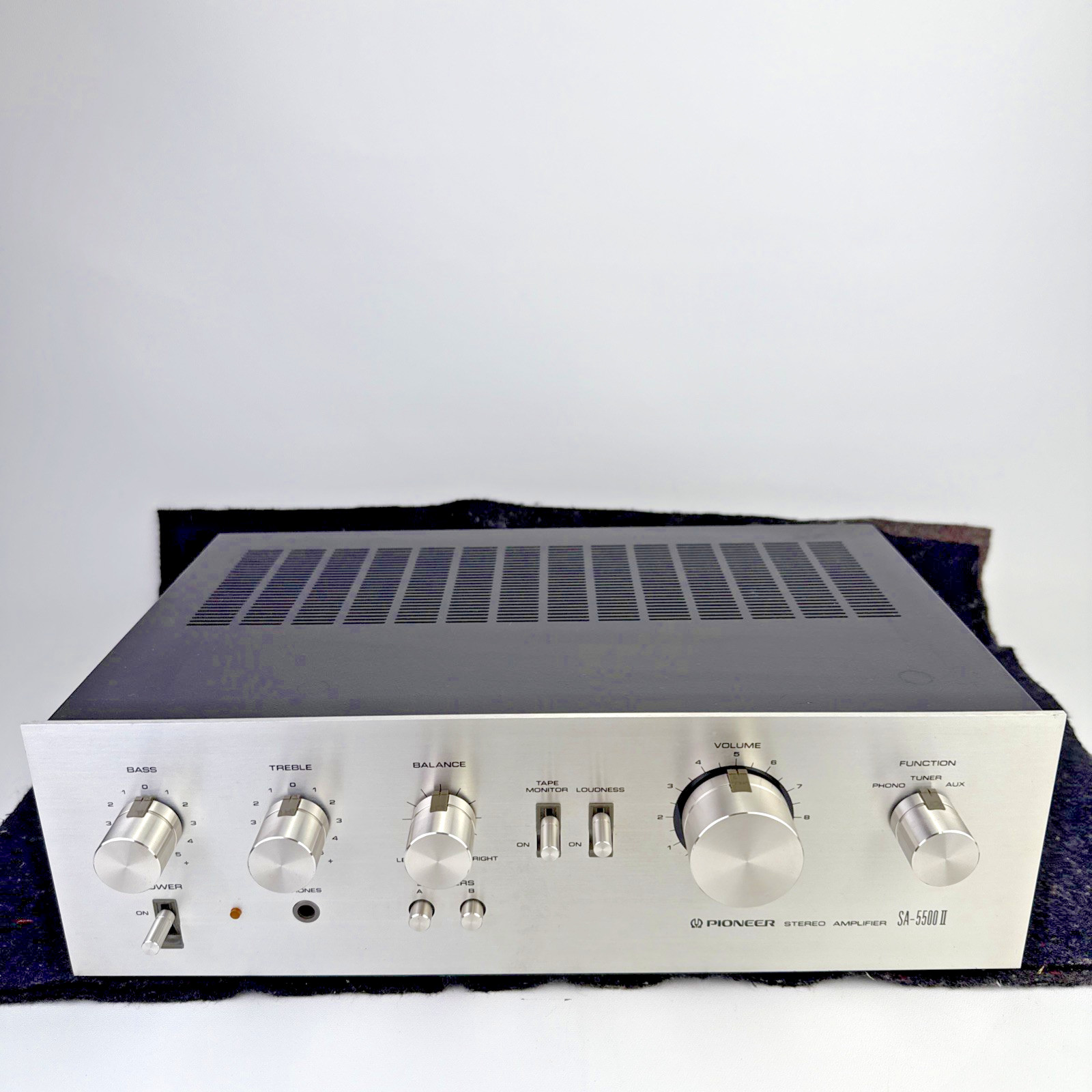 Pioneer SA-5500 II 15W Per Channel 8Ω Vintage Stereo Integrated Amplifier. Japan