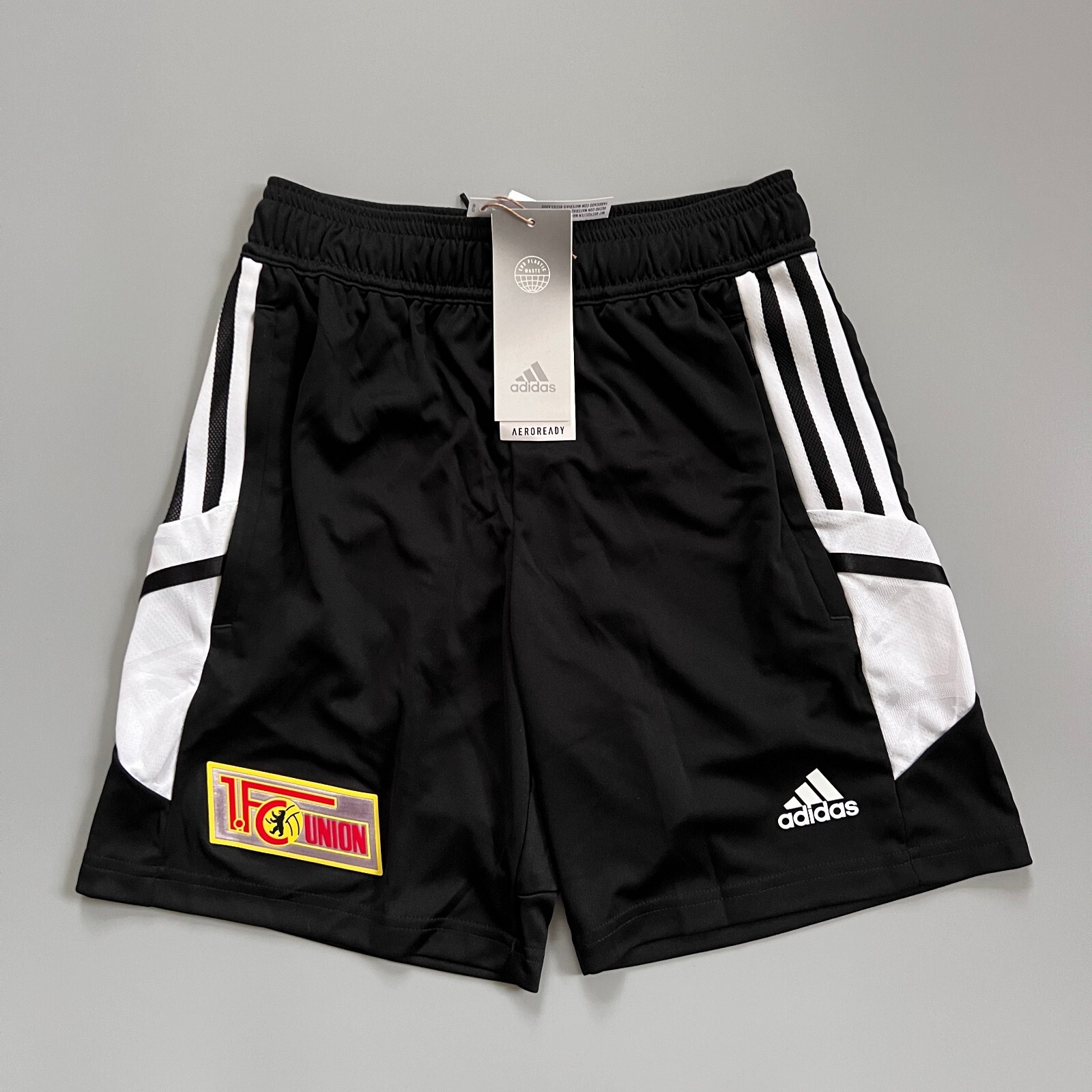 1. FC Union Berlin Shorts Condivo 22 Zipped pockets Soccer Adidas Boys Size M
