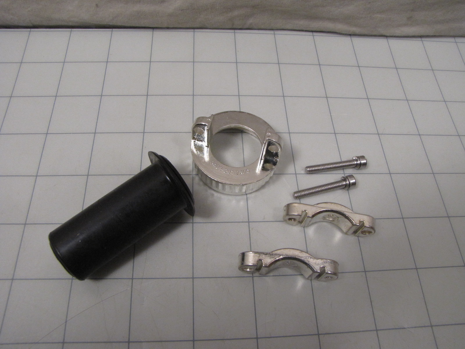 Deutsch 0409-201-2400 HD30 Series Connector Cable Clamp 1 7/16-18 UNEF 24 NEW