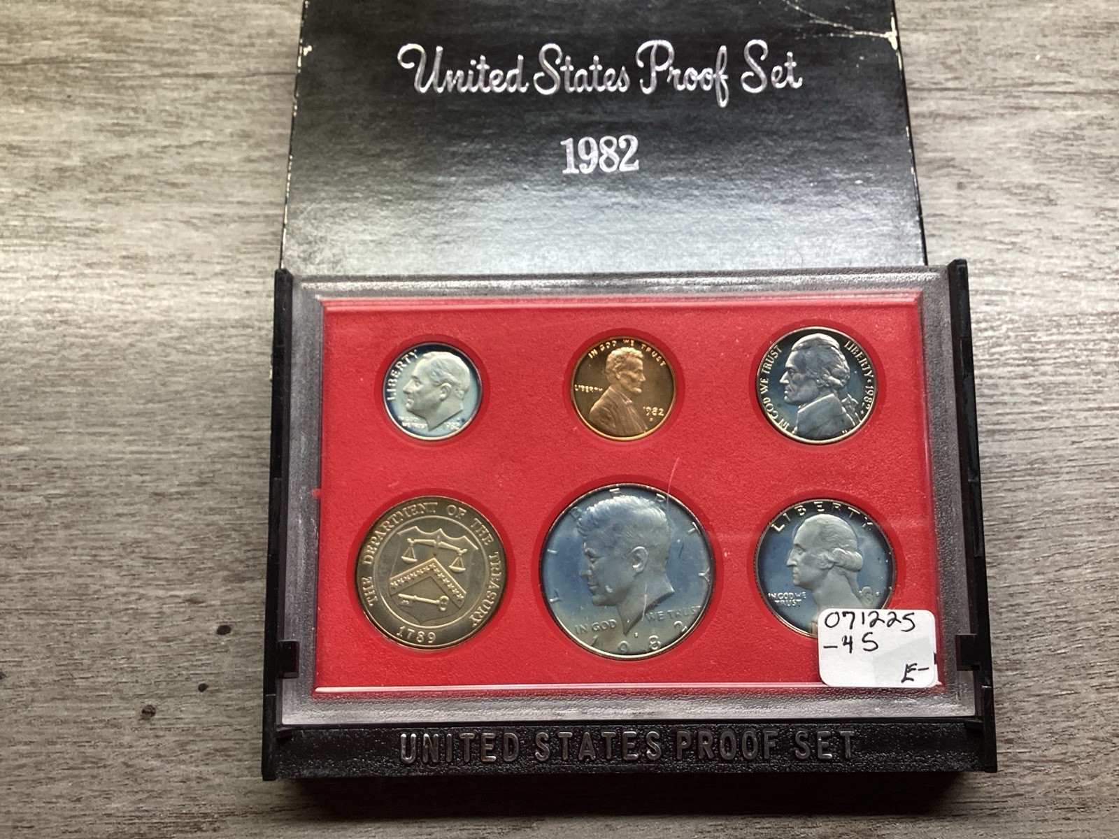 1982 S US Mint Proof Set with Original 6 Encased Coins and Box 07122545e