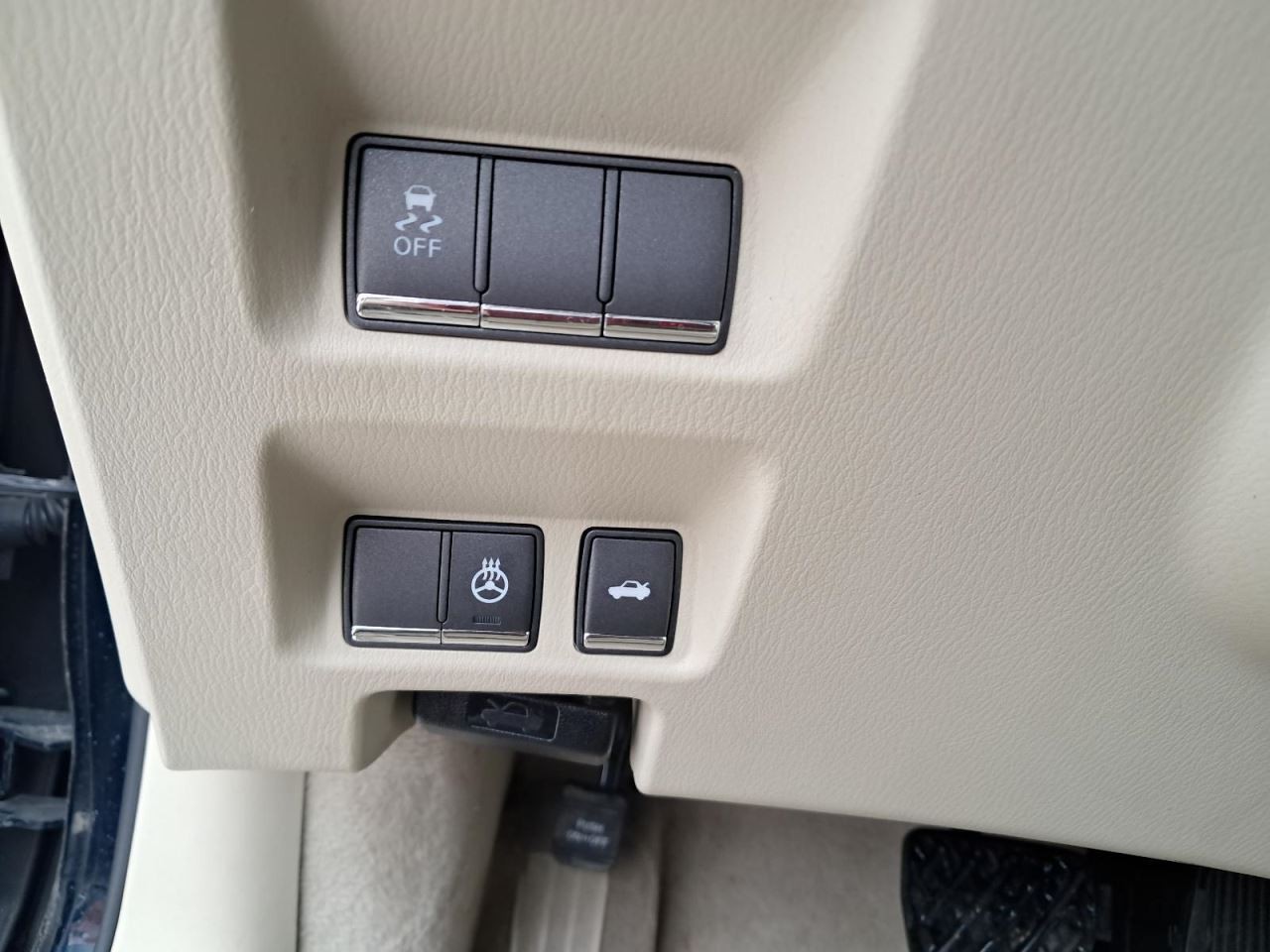 Q70 2015 Glove Box 4954329