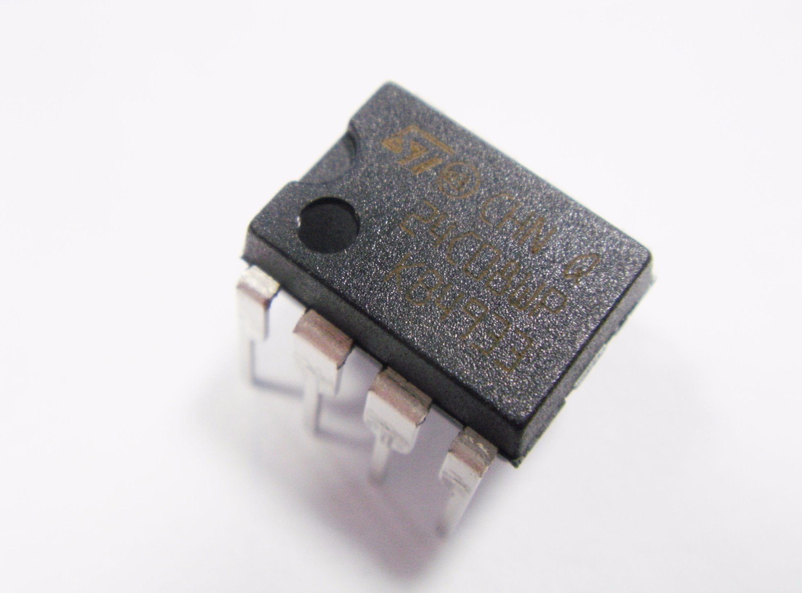 24C08 EEPROM 8KBIT I2C Serial DIL8 #AH41