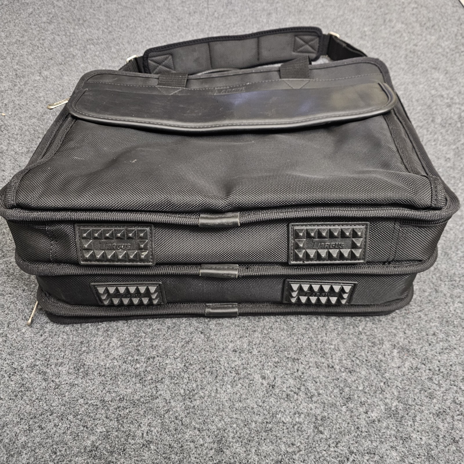 Targus Laptop Bag Case Black Shoulder Strap Multi Compartment Briefcase Work