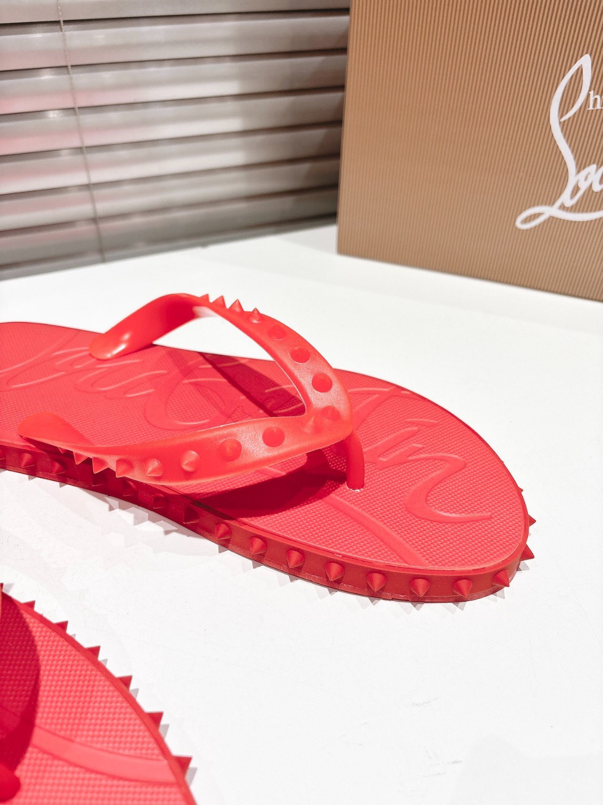 𝑪𝒉𝒓𝒊𝒔𝒕𝒊𝒂𝒏 𝑳𝒐𝒖𝒃𝒐𝒖𝒕𝒊𝒏 RED studded flip-flops Size 41