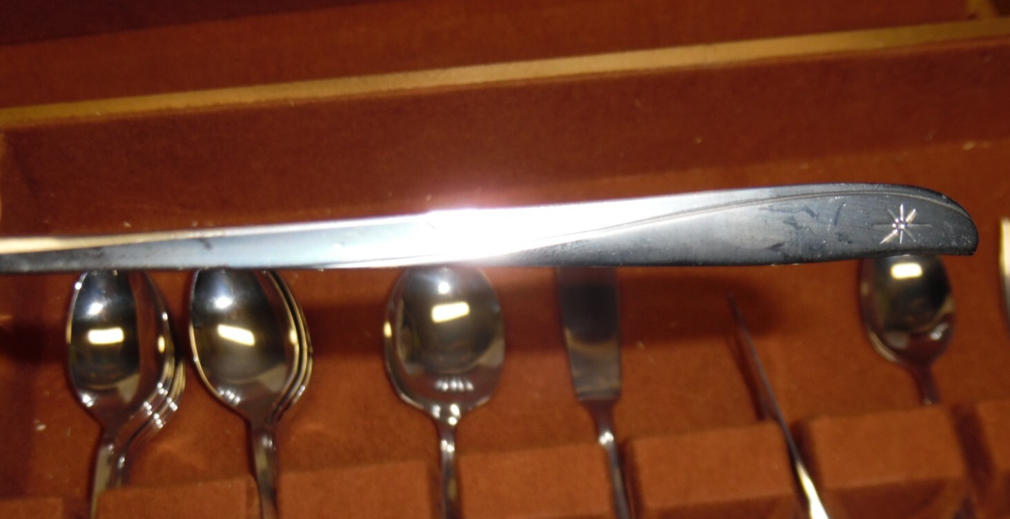 70 Pc Oneida Community Flatware Set - Twin Star