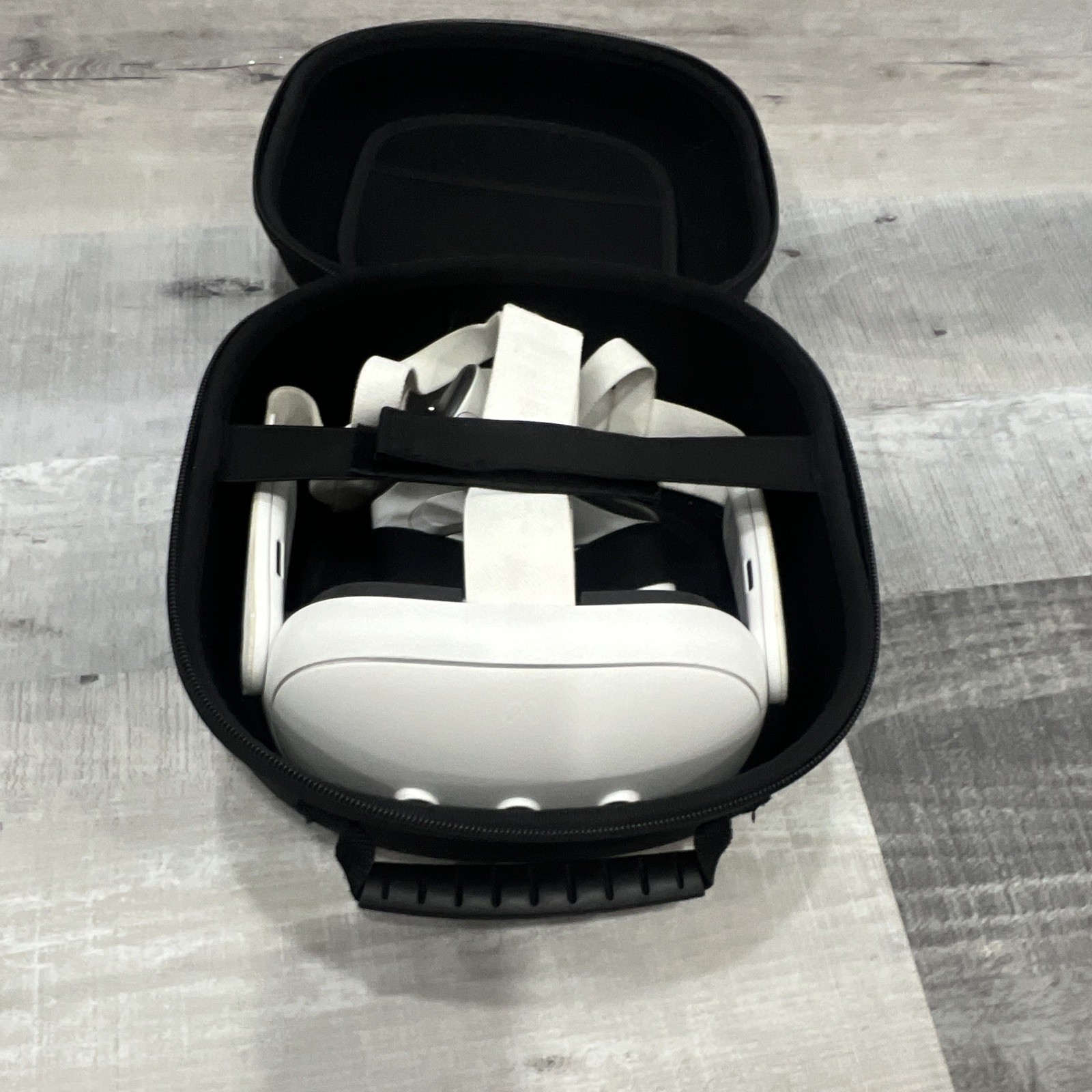 Meta Quest 3 VR Headset White w/Touch Plus Controllers+NEW Facial Interface+Case