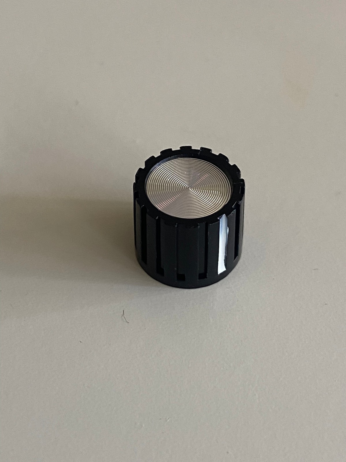 Boss Style 1/4" or 6mm Small Potentiometer knob (BLACK, Silver Top) DS-1 SD-1