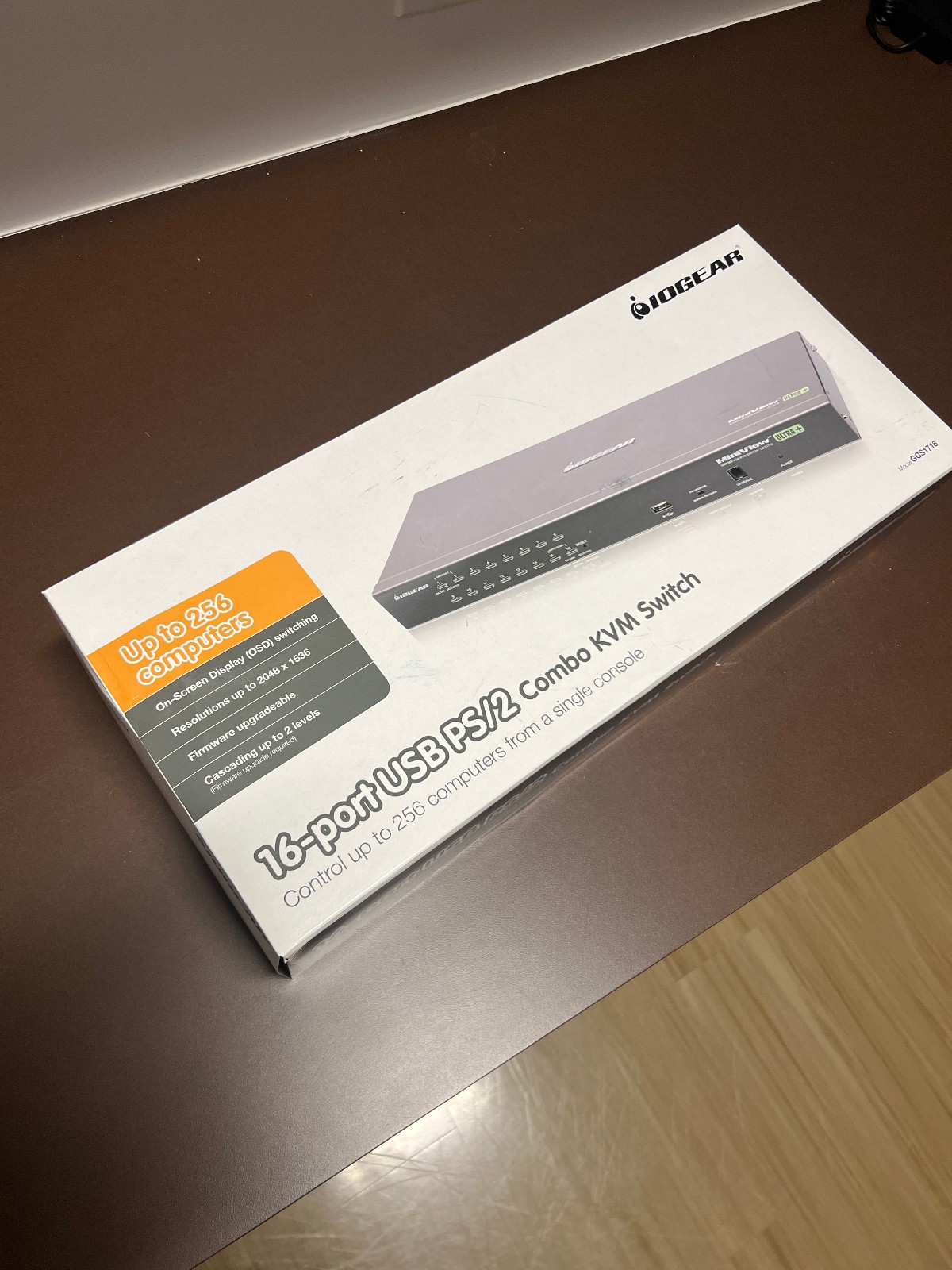 NEW IN BOX IOGEAR GCS1716 16-Port USB PS/2 Combo KVM Switch