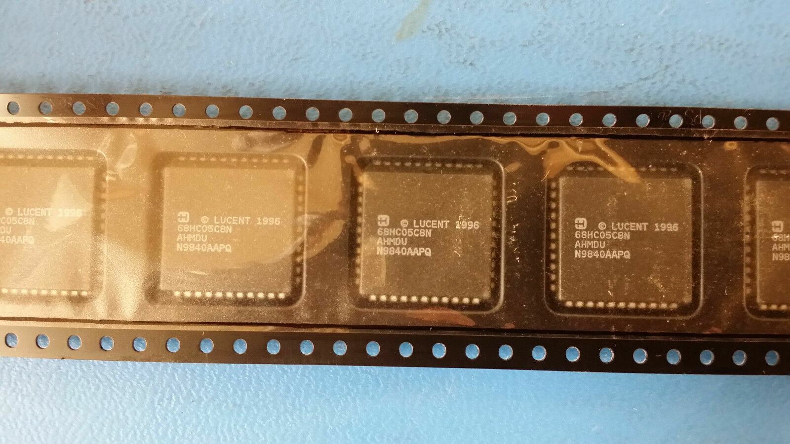 (2 PCS) CDP68HC05C8N IC MICROCONTROLLER 8-BIT 6805 CPU CMOS PLCC 44PIN
