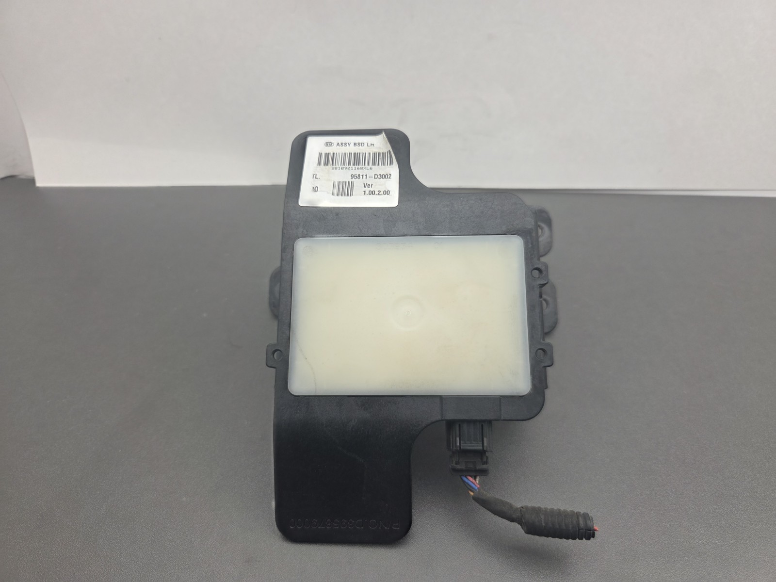 2018 HYUNDAI TUCSON REAR LEFT BLIND SPOT MONITOR RADAR SENSOR | OEM 95811-D3002