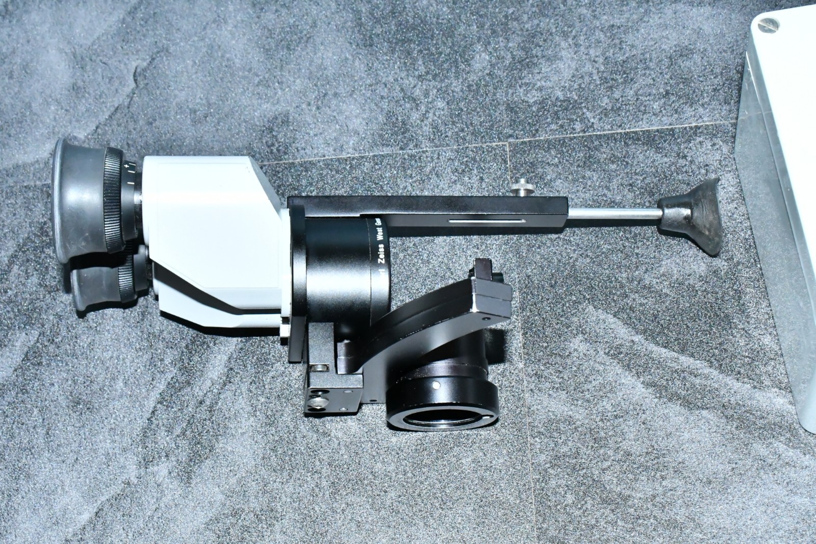 Zeiss HSO-10 portable slit-lamp