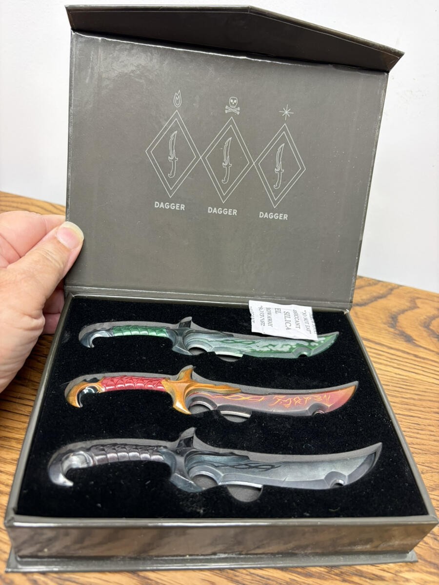 CRITICAL ROLE THE LEGEND OF VOX MACHINA 3 PIECE DAGGER SET LOVM