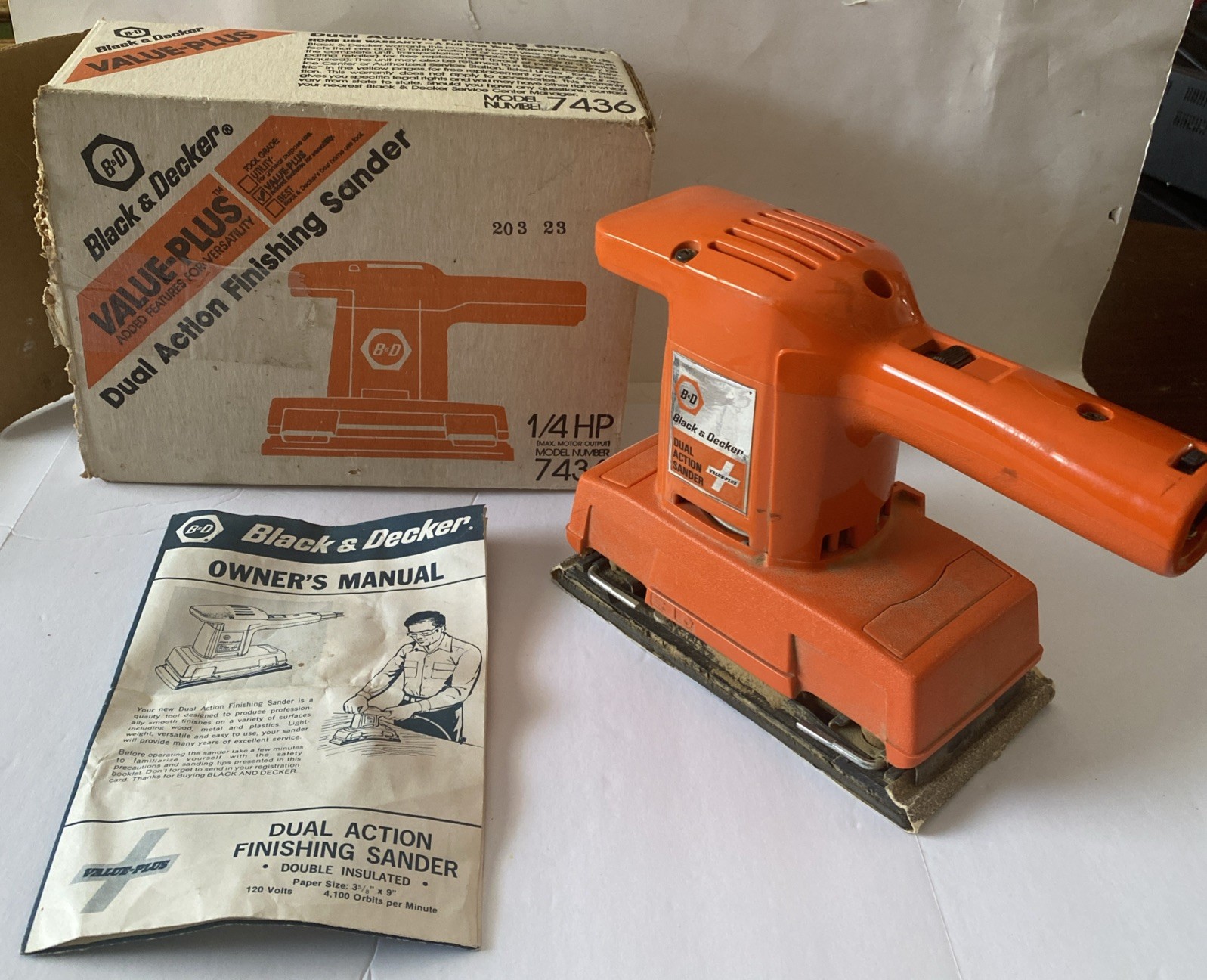 Black & Decker Dual Action Sander No. 7436 12 Volts 2.8amps (TESTED) has Box