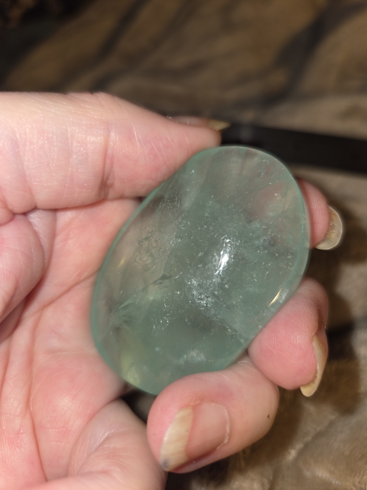 BEAUTIFUL CANDY FLOURITE PALM STONES 73 GRAMS E