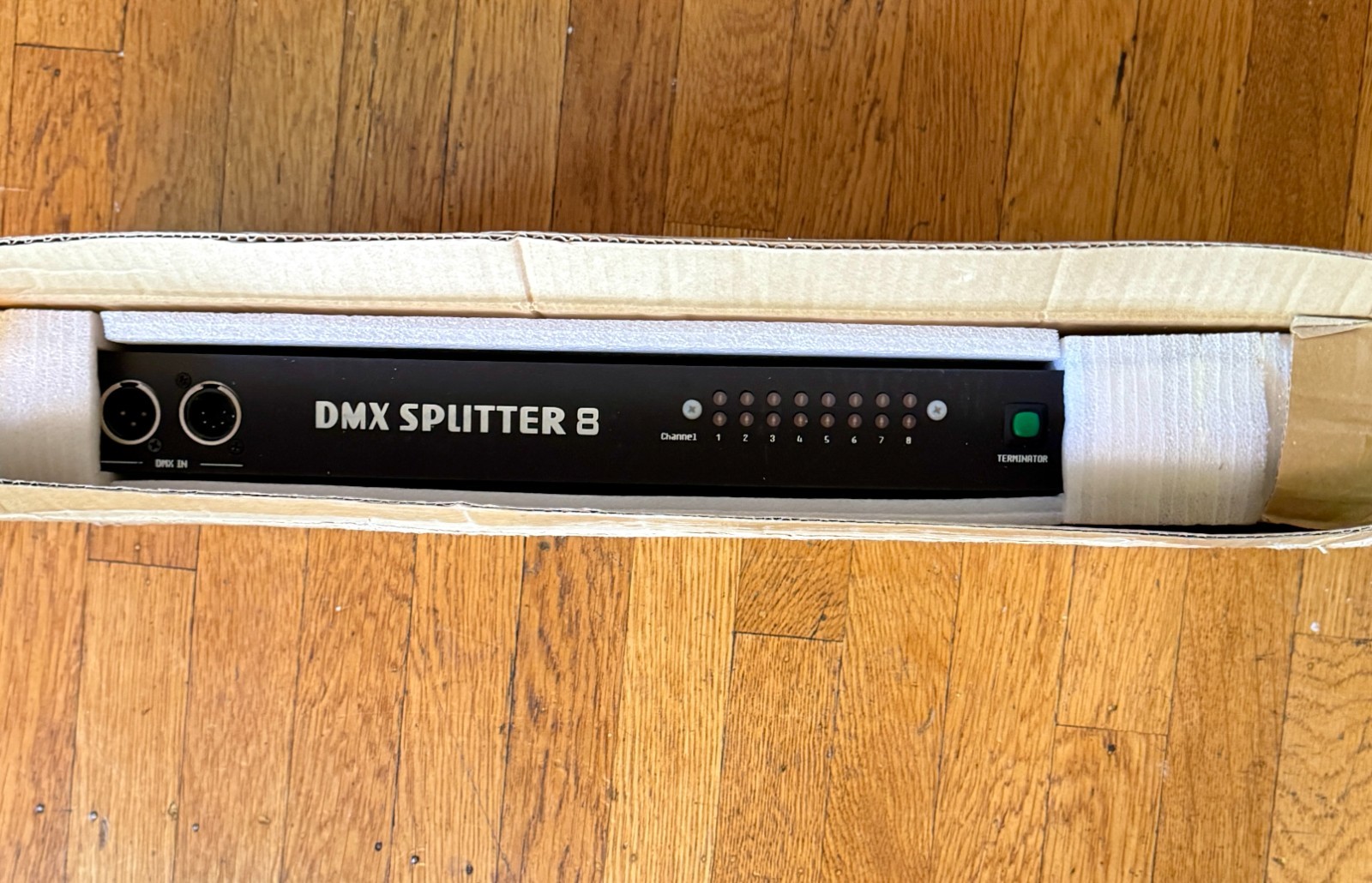 512 DMX 8-port splitter.