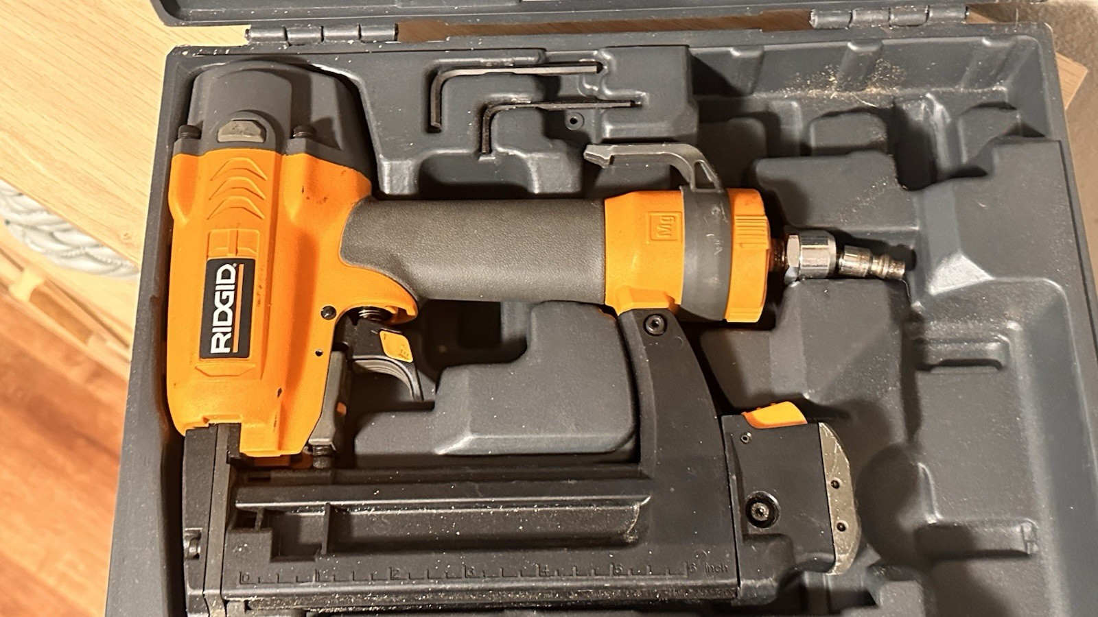 Ridgid 18-Gauge Pneumatic Finish Stapler R150FSA with Case