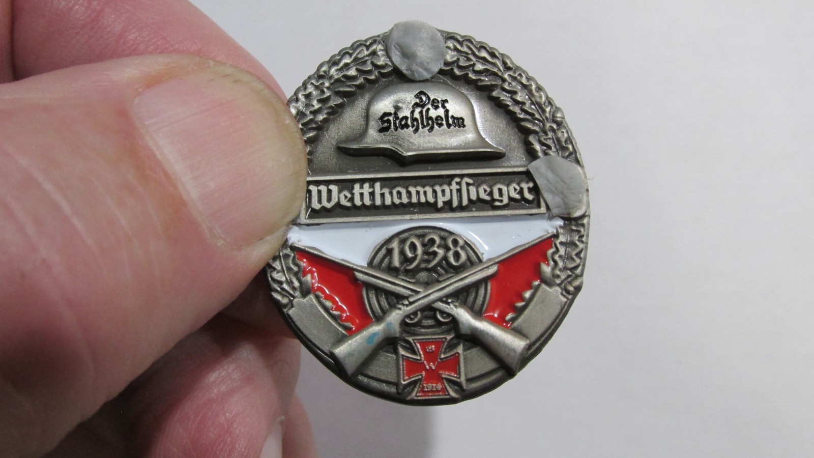 Weltkampf Flieger Der Stahlhelm  Military/German Hat Pin