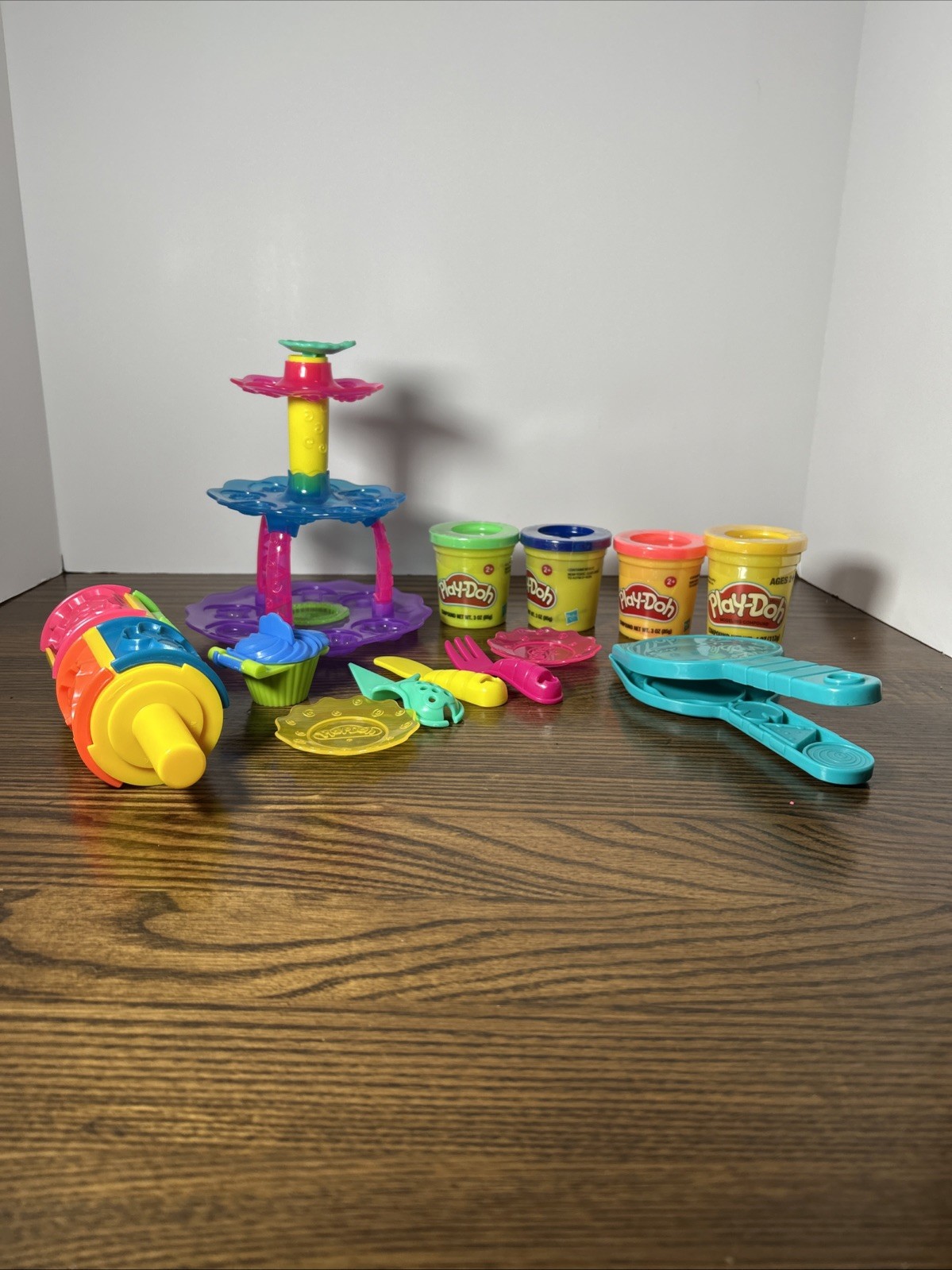 Play-Doh Sweet Shoppe Cupcake Tower Complete Playset W/Play-Doh And Extra Items