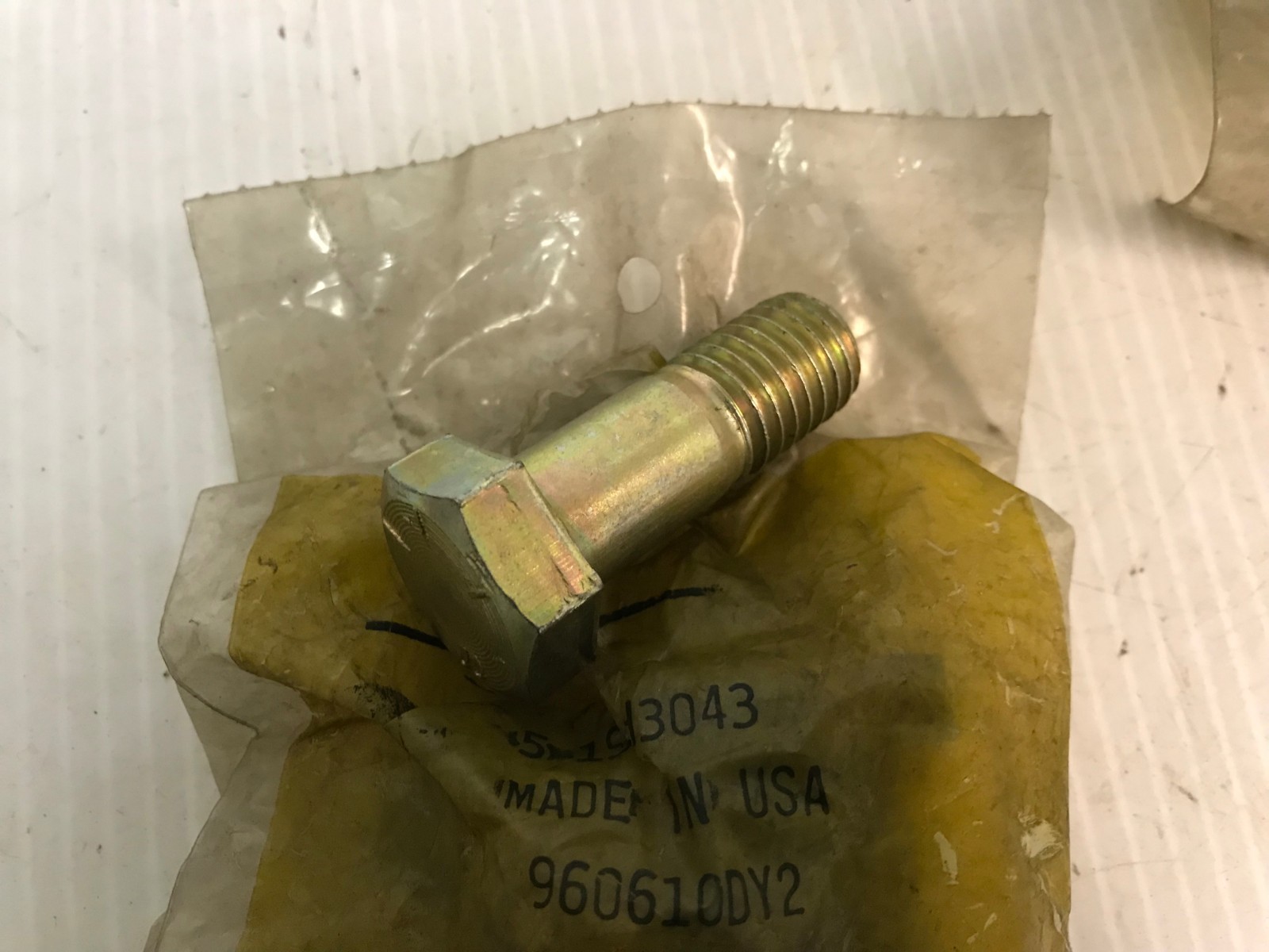 19H3043 GENUINE John Deere  CAP SCREW BOLT   Replaces 19H1825