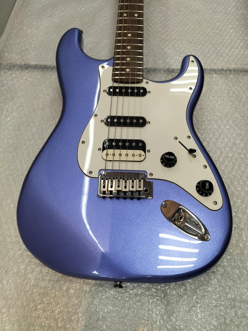 SQUIER OMTEMPORARY STRATCASTER HSS Electric Guitar