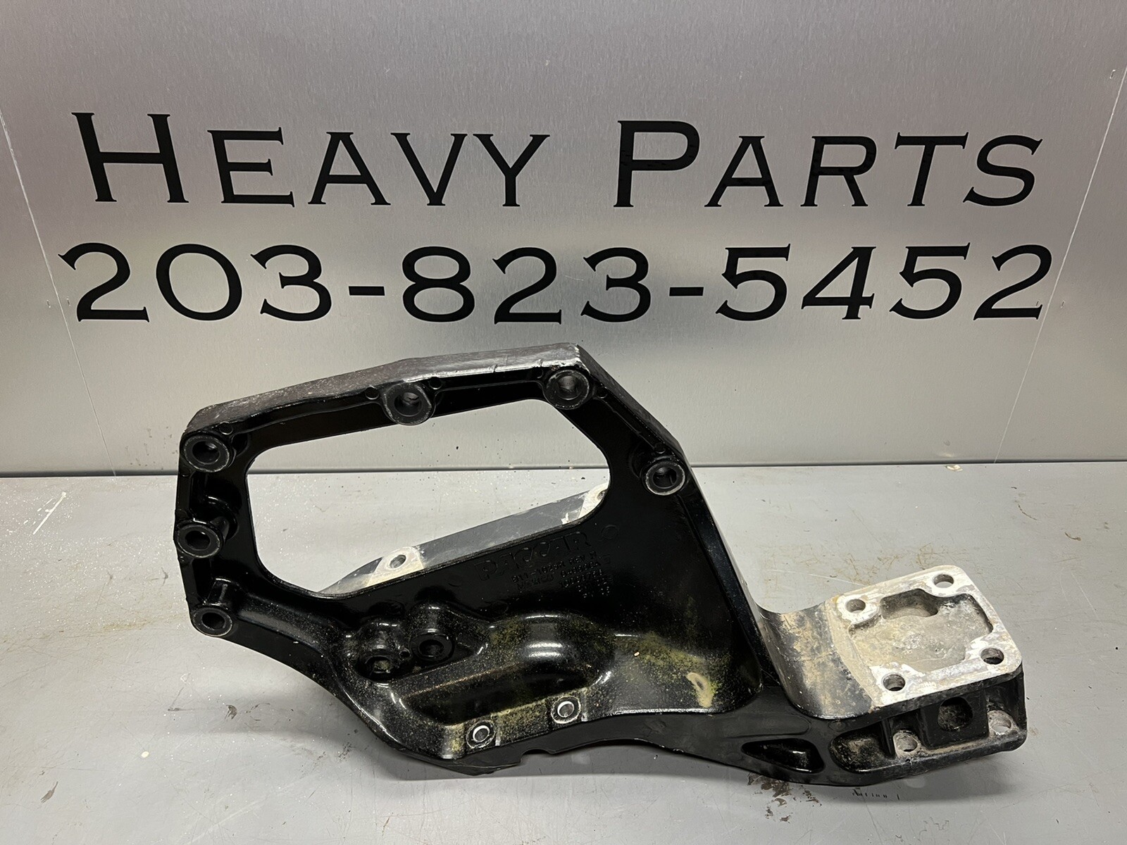B11-1025R PETERBILT Kenworth SPRING HANGER  Frame Horn B11-1025R