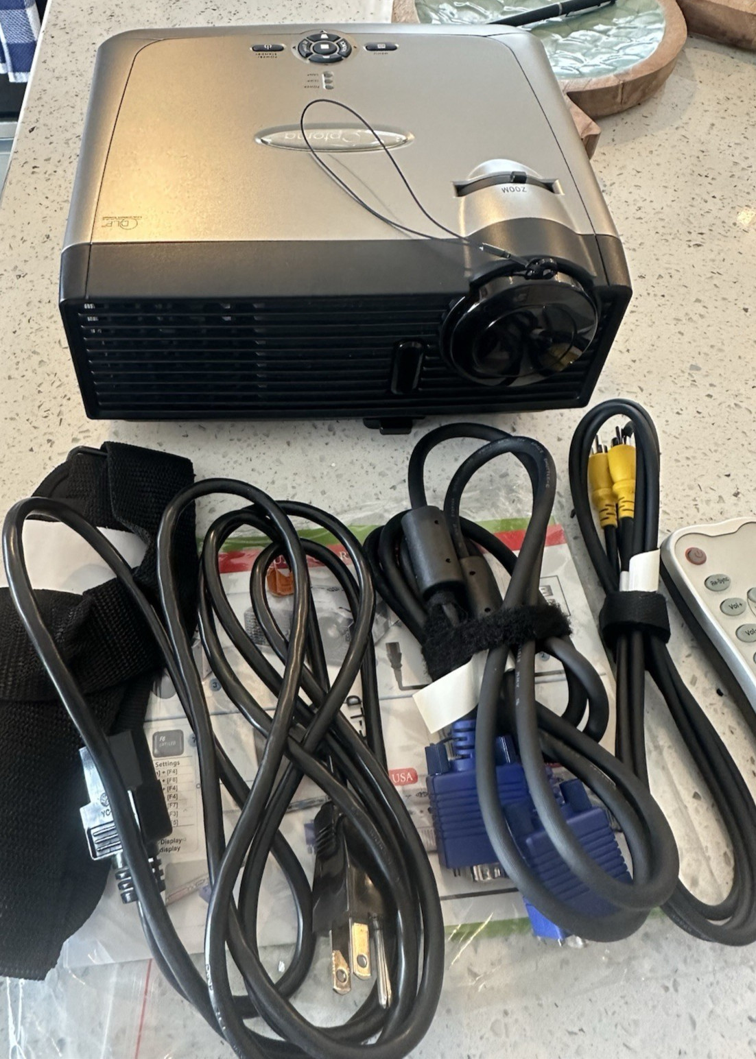 Optoma DLP Projection Display Model EP719 DLP Projector With Case Wires Remote