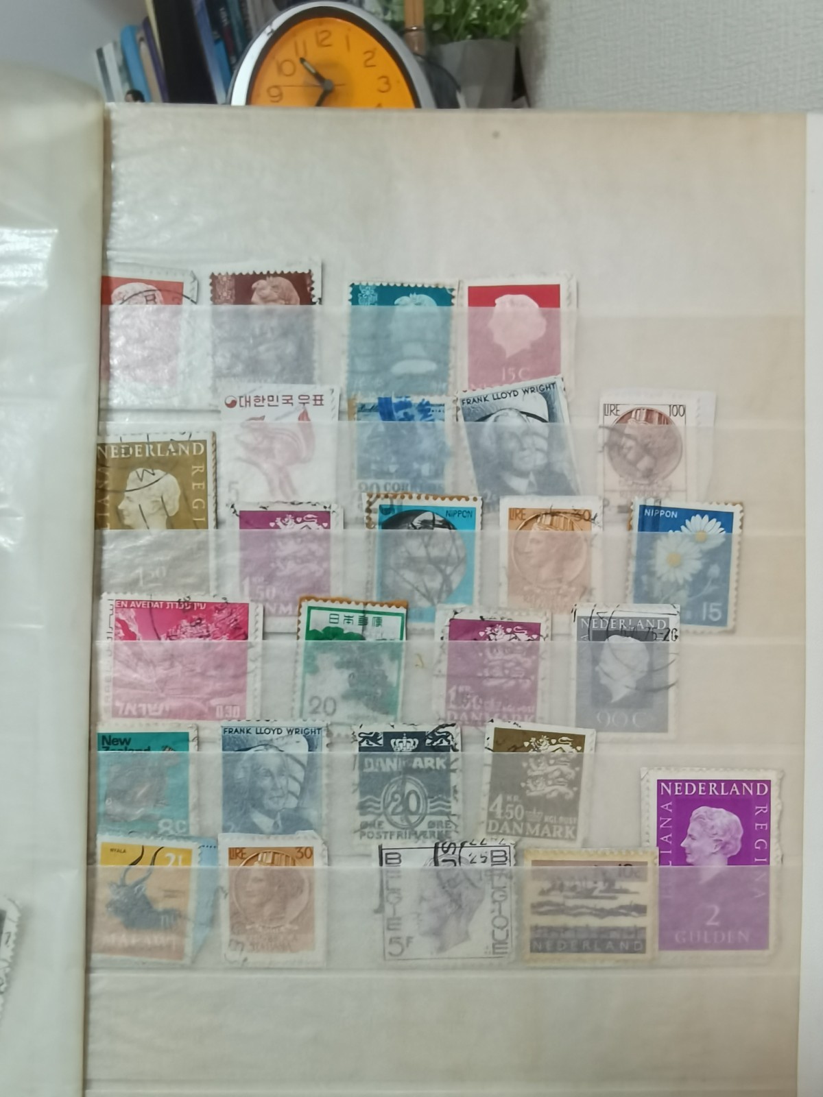 Stamp Collection Stockbook +100 Stamps