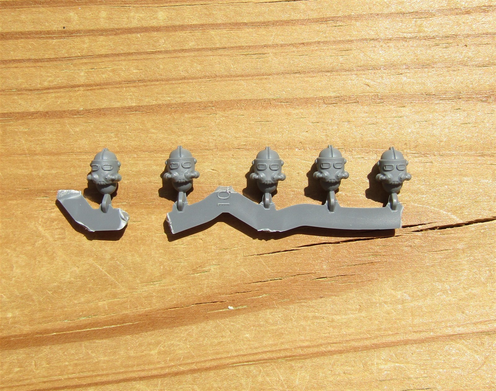 HH Solar Auxilia Lasrifle Section Heads Helmeted Heads Bits 5 Bitz